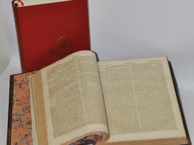 Libro antiguo restaurado con nueva encuadernación en Vigo